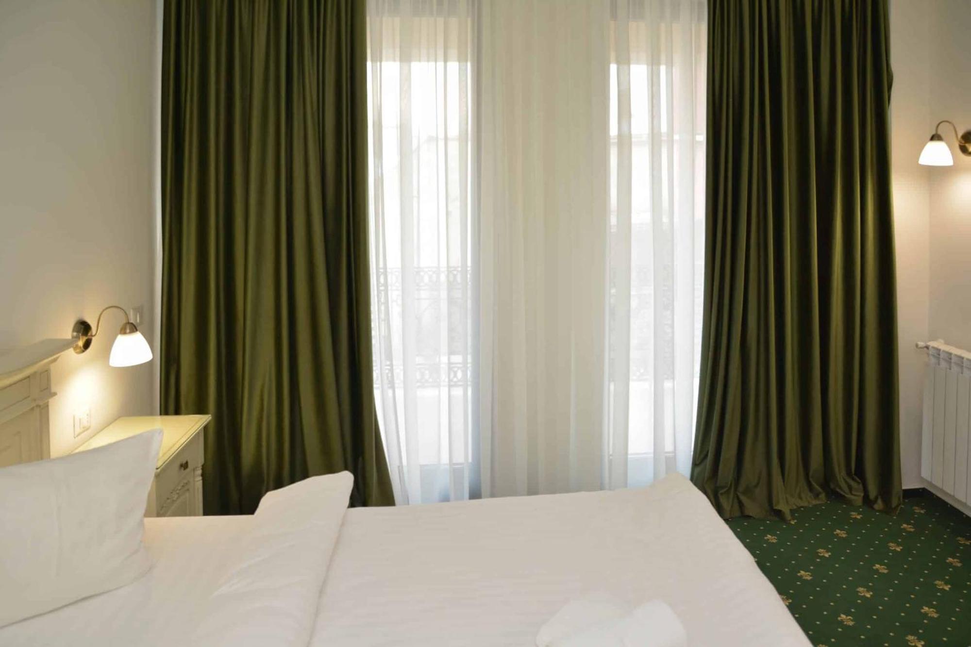 Green Park Boutique Hotel Focşani Exterior foto
