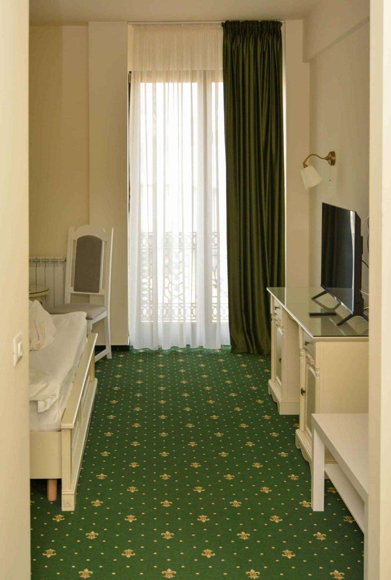 Green Park Boutique Hotel Focşani Exterior foto
