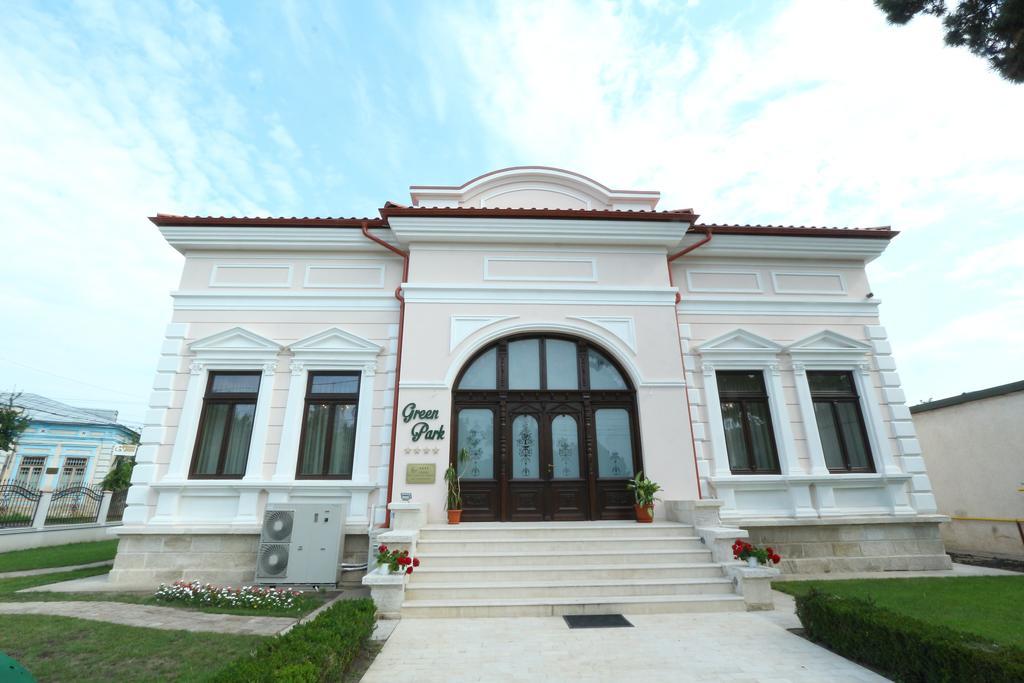 Green Park Boutique Hotel Focşani Exterior foto